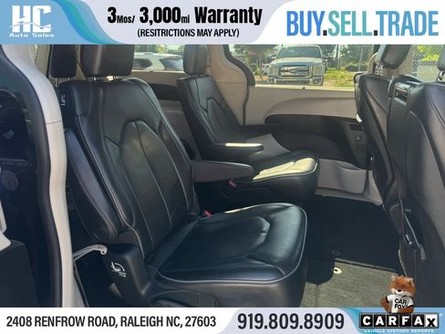Used 2017 Chrysler Pacifica Limited FWD image 19