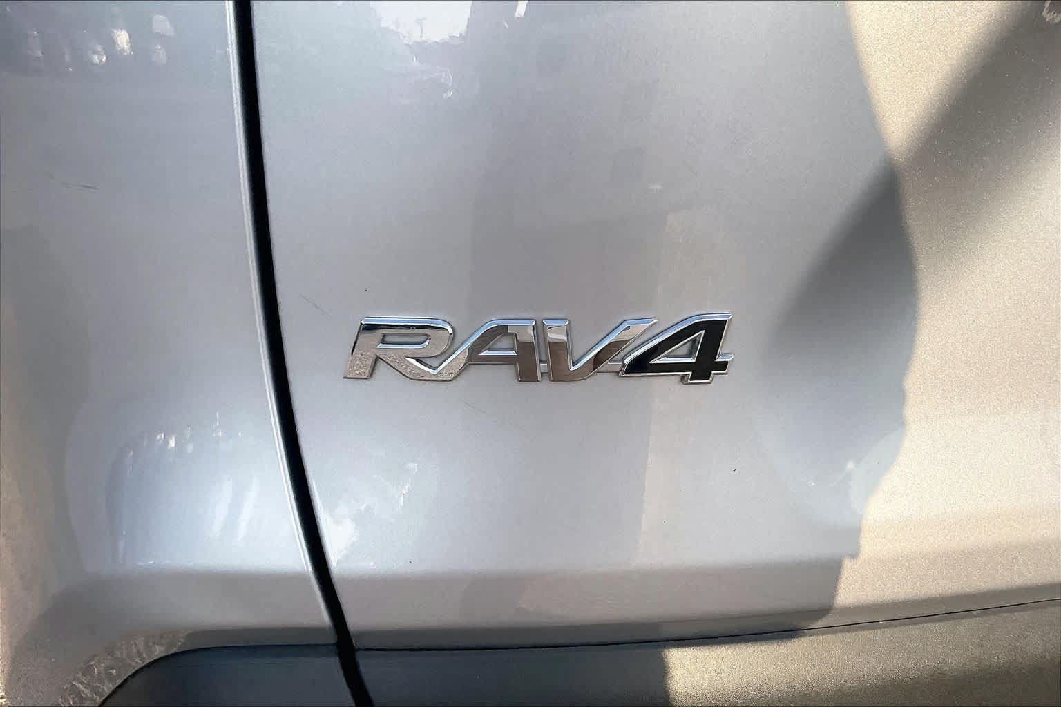 Used 2025 Toyota RAV4 XLE FWD image 30