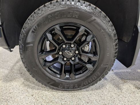 Used 2024 Chevrolet Silverado 1500 LT Trail Boss w/ Convenience Package II AWD/4WD image 11