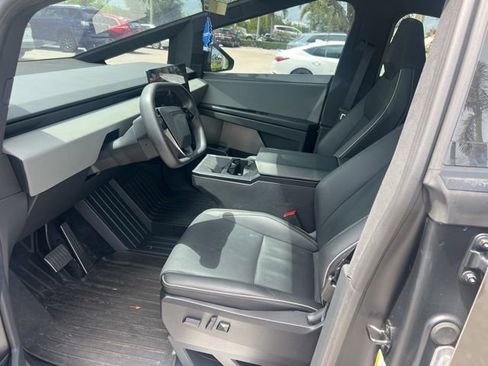 Used 2024 Tesla Cybertruck AWD Crew Cab image 5