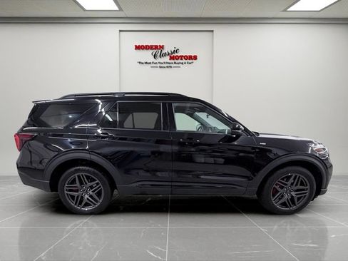 Used 2025 Ford Explorer ST-Line w/ ST-Line Street Pack AWD/4WD image 8