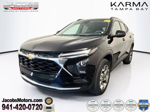 Used 2025 Chevrolet Trax LT FWD image 1