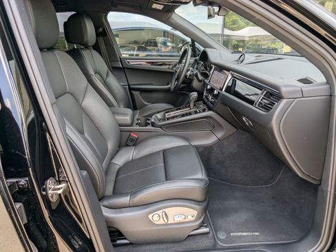 Used 2025 Porsche Macan image 26