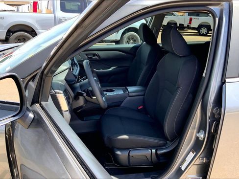 Used 2024 Nissan Rogue S image 8