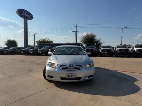 Used 2009 Toyota Camry FWD image 3
