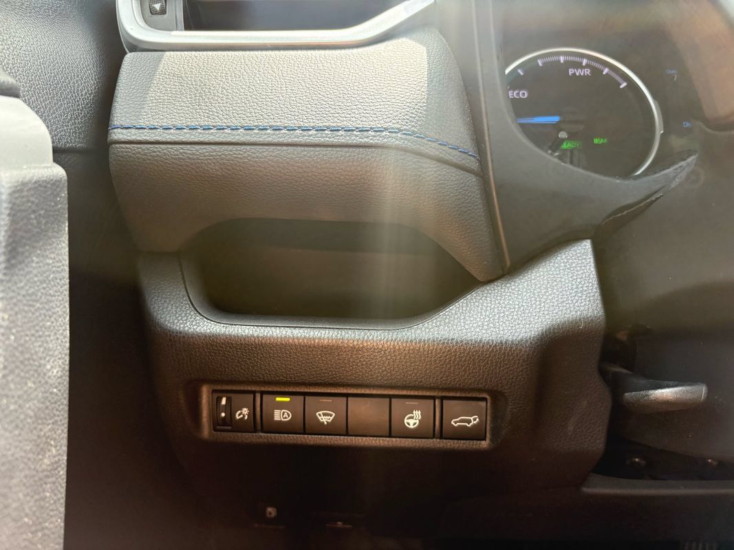 Used 2022 Toyota RAV4 SE w/ Convenience Package AWD/4WD image 25