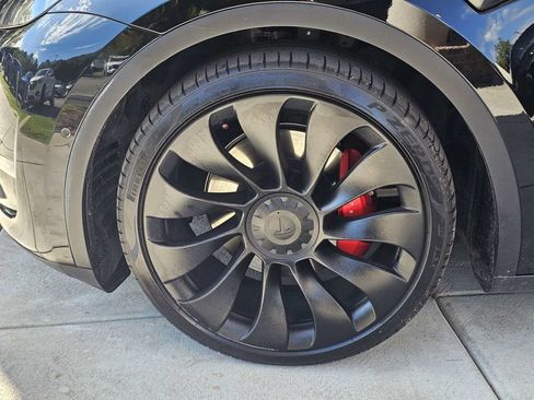 Used 2022 Tesla Model Y Performance AWD/4WD image 11