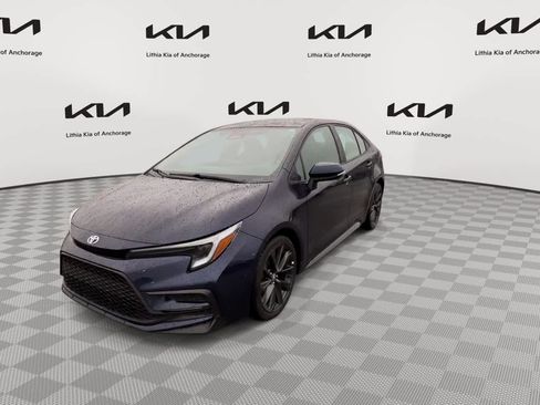 Used 2024 Toyota Corolla SE w/ SE Premium Package FWD image 3