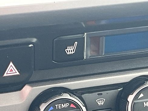 Used 2022 Toyota Tacoma Limited image 21