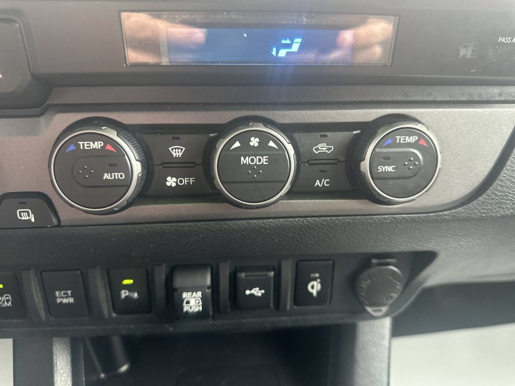 Used 2021 Toyota Tacoma TRD Off-Road w/ Technology Package AWD/4WD image 25