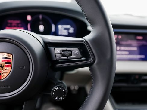 New 2025 Porsche Macan 4S Electric image 16