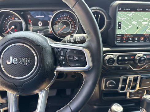 Used 2020 Jeep Wrangler Unlimited Sahara AWD/4WD image 23