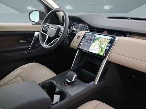 Used 2025 Land Rover Discovery Sport S image 21