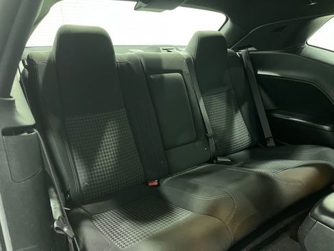 Used 2019 Dodge Challenger SXT image 30