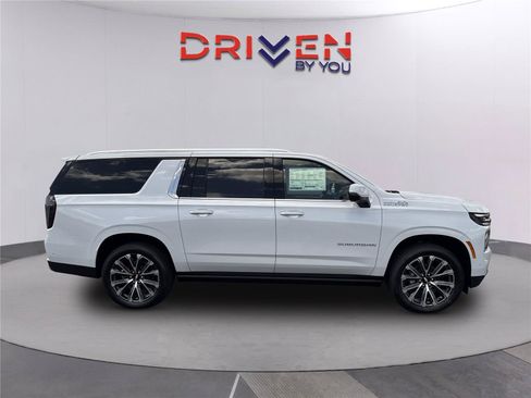 New 2026 Chevrolet Suburban High Country AWD/4WD image 3