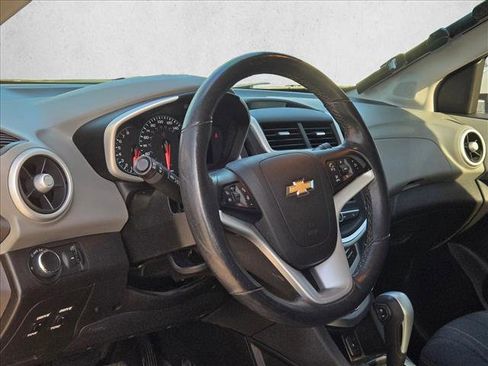 Used 2020 Chevrolet Sonic LT w/ Convenience Package image 10