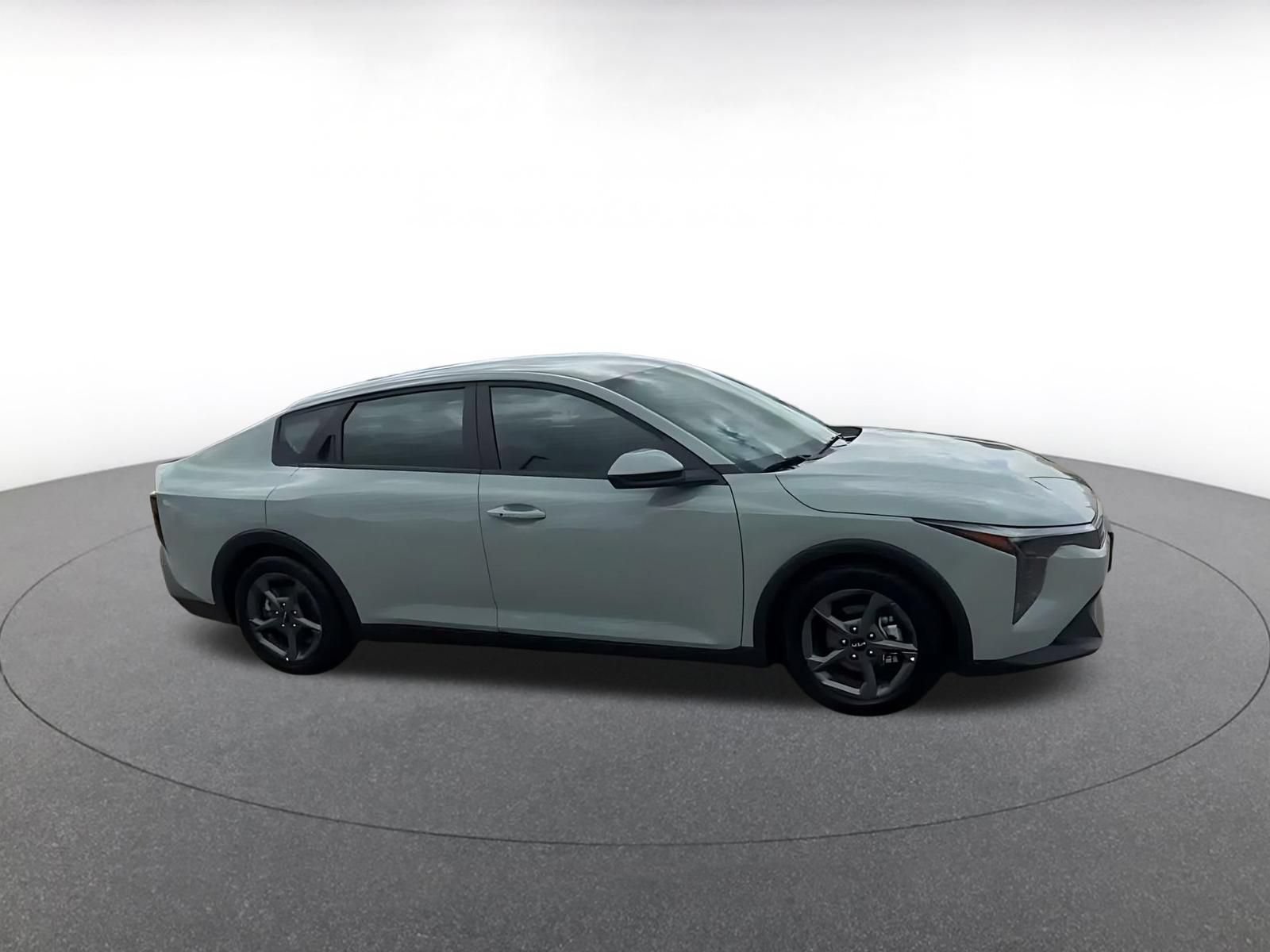 Used 2026 Kia K4 FWD image 2