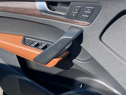 Used 2023 Audi Q5 2.0T Premium w/ Convenience Package image 17