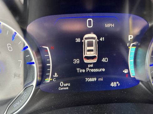 Used 2023 Chrysler Pacifica Touring-L image 10