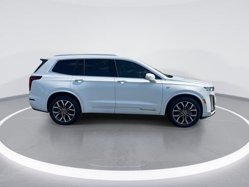 Used 2023 Cadillac XT6 Premium Luxury FWD image 10