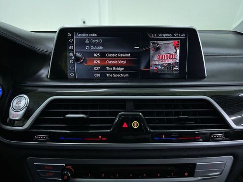 Used 2017 BMW 750i image 21