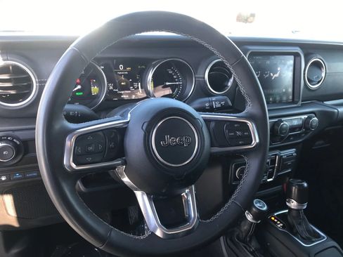 Used 2023 Jeep Wrangler Unlimited Sahara image 16