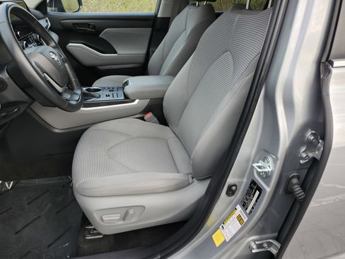 Used 2023 Toyota Highlander LE AWD/4WD image 24