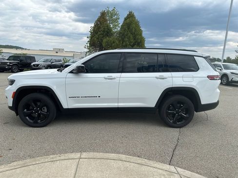 Used 2023 Jeep Grand Cherokee L Laredo AWD/4WD image 6