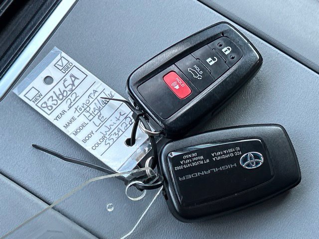 Used 2022 Toyota Highlander LE AWD/4WD image 67