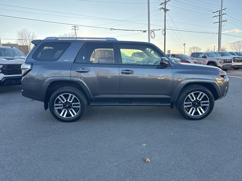 Used 2017 Toyota 4Runner SR5 image 6