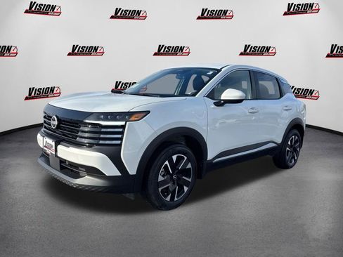 Used 2025 Nissan Kicks SV image 1