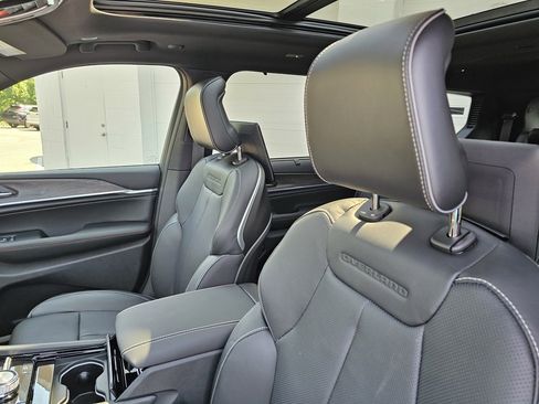 New 2025 Jeep Grand Cherokee L Overland w/ Advanced Protech Group III image 41