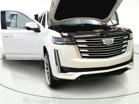 Used 2021 Cadillac Escalade Premium Luxury Platinum RWD image 9