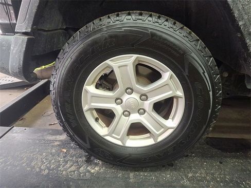 Used 2018 Jeep Wrangler Unlimited Sport S image 4