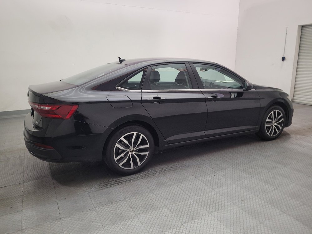 Used 2025 Volkswagen Jetta SE FWD image 10