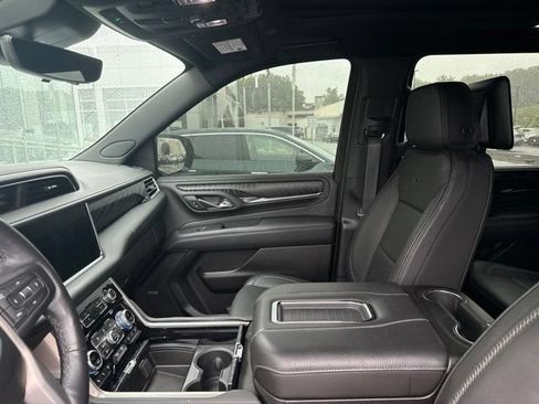 Used 2024 GMC Yukon XL Denali w/ Advanced Technology Package AWD/4WD image 4