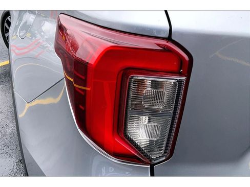 Used 2022 Ford Explorer ST image 31