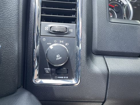 Used 2016 RAM 1500 Laramie RWD image 21