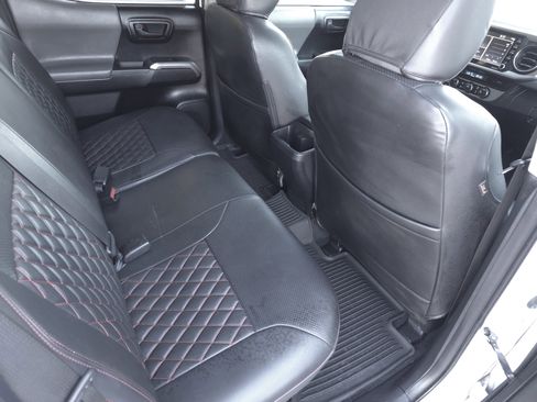 Used 2021 Toyota Tacoma SR5 image 32