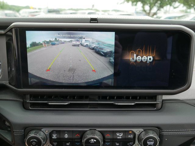 Used 2024 Jeep Wrangler Unlimited Sahara w/ Safety Group AWD/4WD image 33