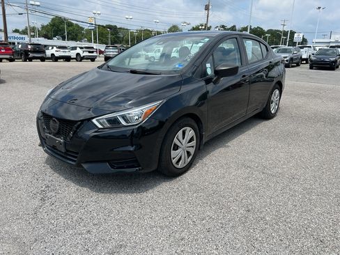 Used 2021 Nissan Versa S FWD image 1
