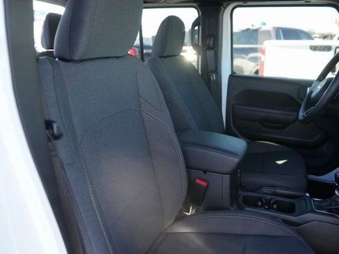 Used 2025 Jeep Gladiator Sport image 19