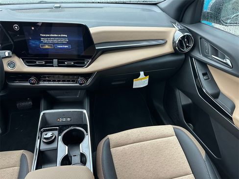 Used 2026 Chevrolet Equinox ACTIV w/ Convenience Package III image 18