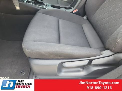 Used 2025 Toyota Corolla LE FWD image 24