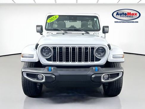 Used 2024 Jeep Wrangler Unlimited Sahara AWD/4WD image 7