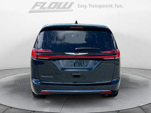 Used 2024 Chrysler Pacifica Touring-L FWD image 8