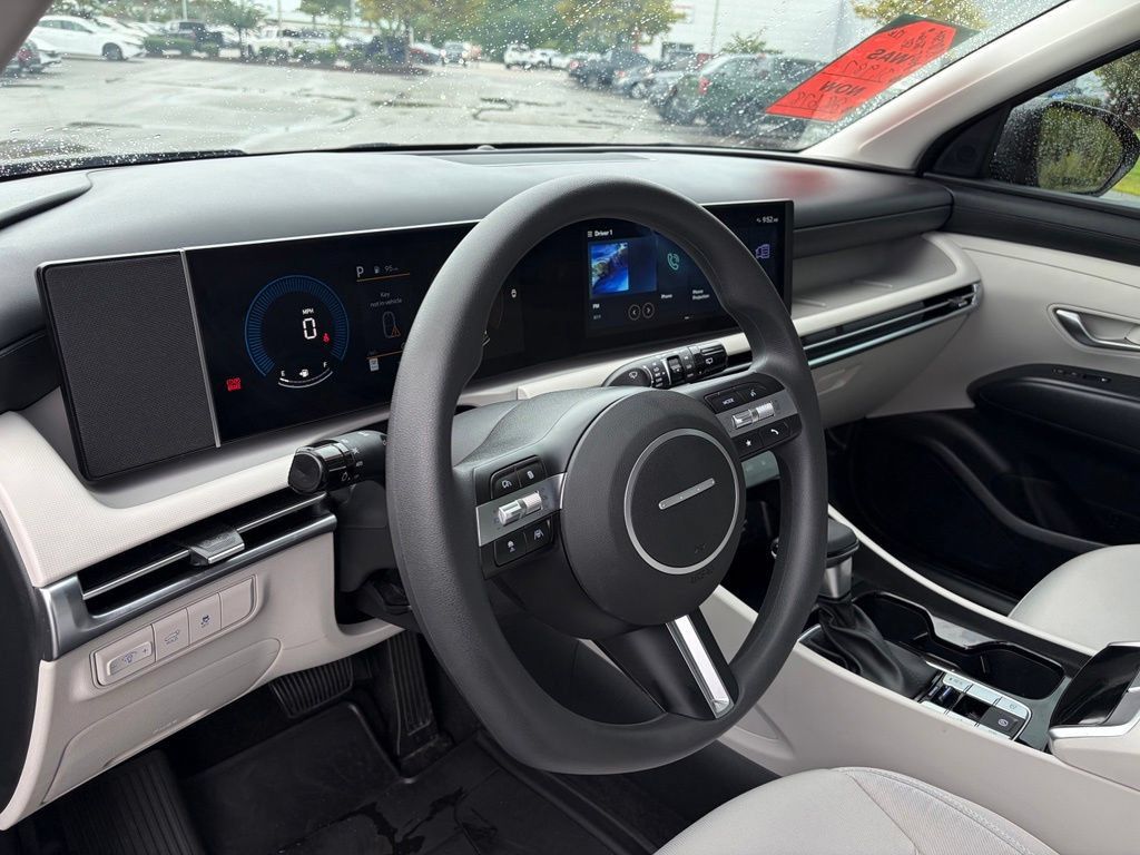 Used 2025 Hyundai Tucson SEL FWD image 12