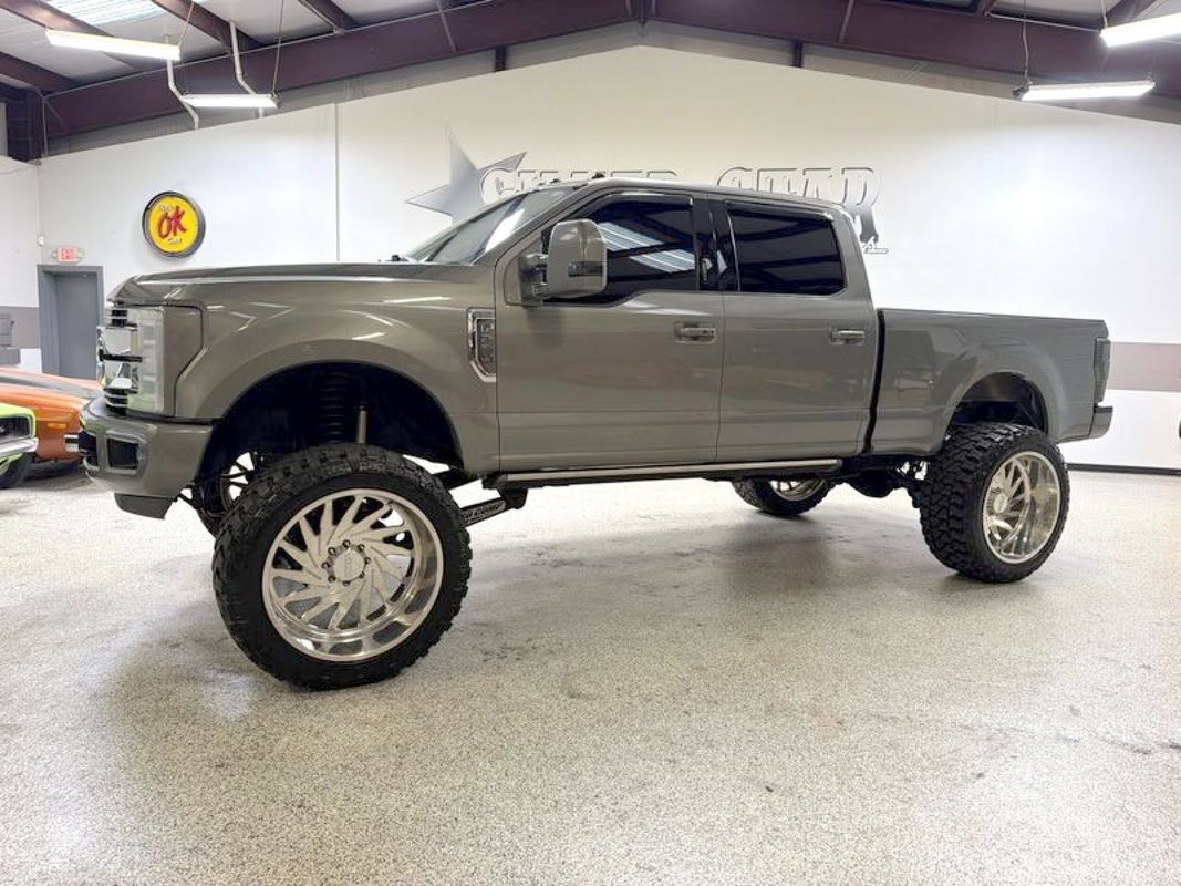 Used 2019 Ford F250 Lariat w/ Lariat Ultimate Package AWD/4WD image 2