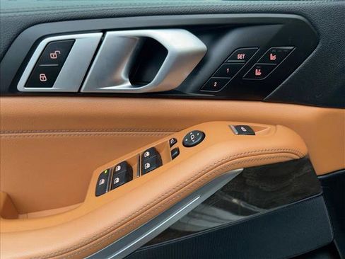 Used 2022 BMW X5 xDrive40i w/ M Sport Package image 18