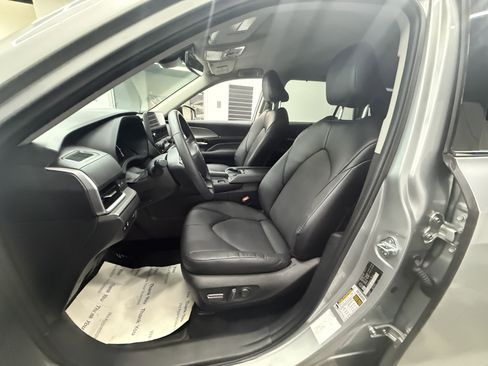 Used 2024 Toyota Grand Highlander XLE image 12